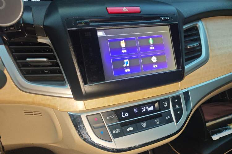 Used Honda Jade 2013 1.8L automatic Comfort version 5 seats Audio And AC Panel