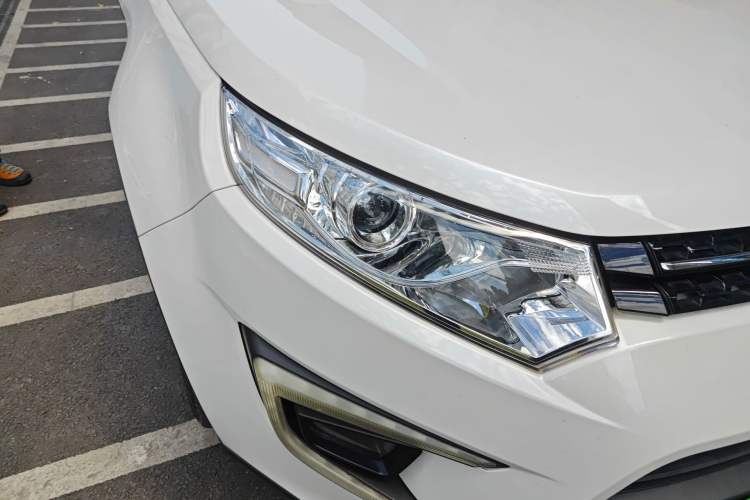 Used JMC Yusheng S330 2016 1.5L GTDi Automatic Two-Wheel Drive Prestige Edition Right Front Headlight