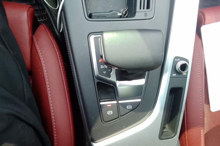 Used Audi A4L 2022 40 TFSI Luxury Dynamic Model