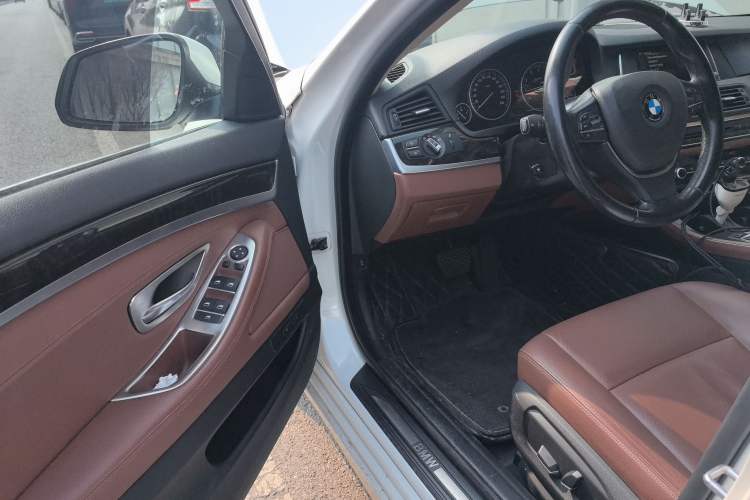 Used BMW 5 Series 2014 525Li Leading Model
