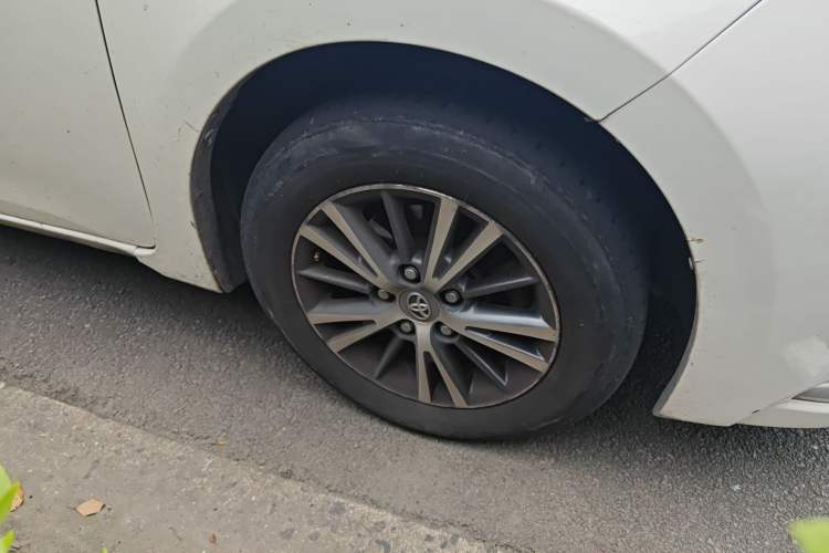 Used Toyota Levin 2016 Dual-Engine 1.8H GS E-CVT Elite Model with Sunroof Right Front Wheel Hub