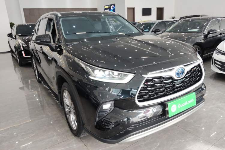 Used Toyota Highlander 2023 2.5L Smart Electric Hybrid Dual-Engine Four-Wheel Drive Prestige Version – 7 Seats Front Right 45 Deg