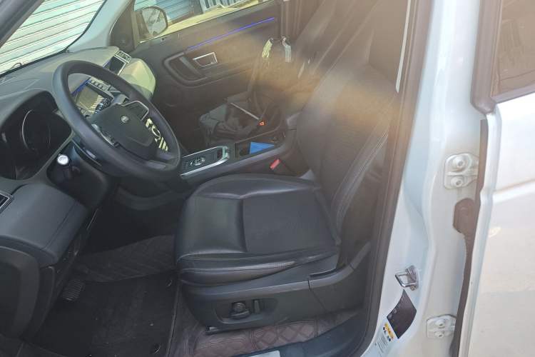 Used Land Rover Discovery Sport 2017 2.0T PURE Left Front Seat