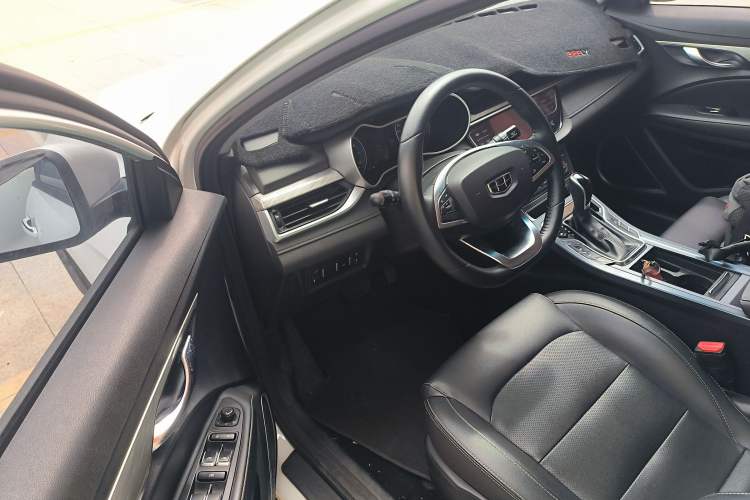 Used Geely Auto Emgrand 2019 Leading Edition 1.5L CVT Luxury Model China V Standard
