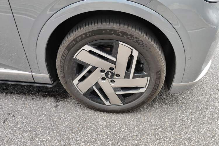 Used ONVO Luxeed L90 2025 Model—Ultra Six-Seater Version