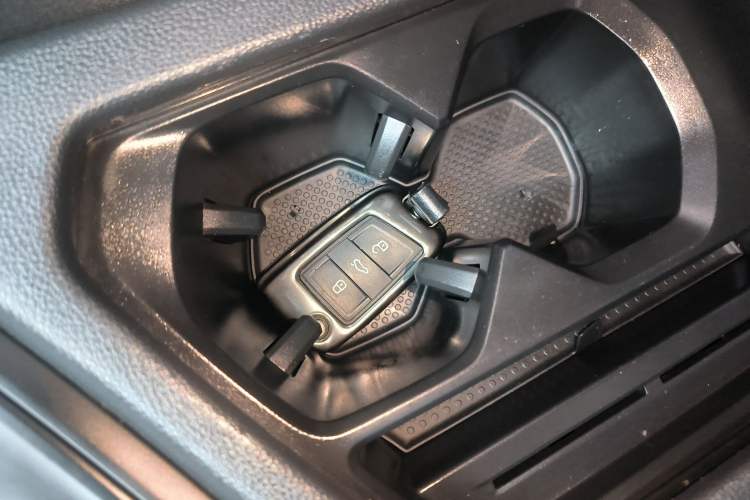 Used Volkswagen Tiguan L 2017 330TSI Automatic Two-Wheel Drive Luxury Edition Interior 1