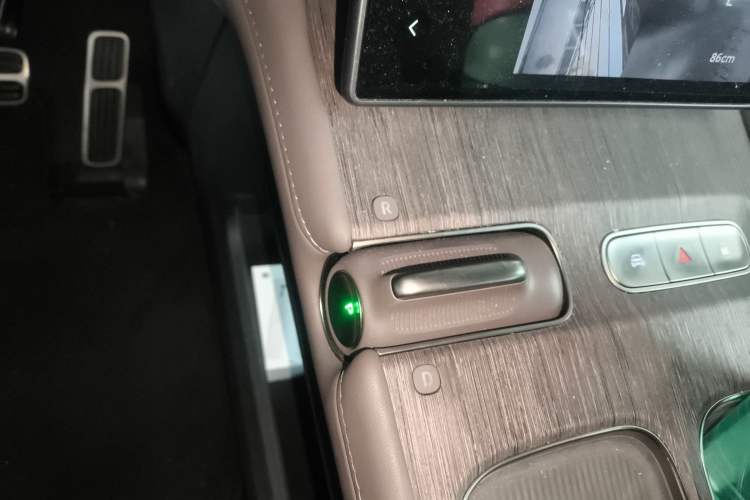 Used Nio ES7 2022 75 kWh Gear Lever