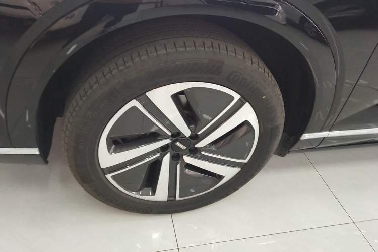 Used Wey Lanshan 2025 Four-Wheel Drive Max Left Front Wheel Hub