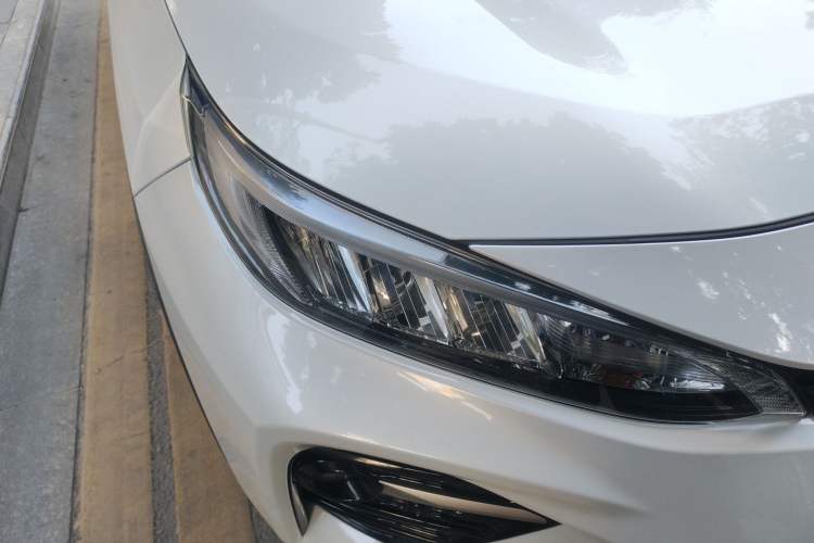 Used Toyota Wildlander 2020 2.0L CVT 4x4 Luxury Edition Right Front Headlight