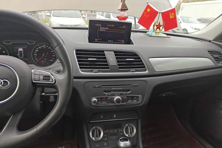 Used Audi Q3 2013 35 TFSI Comfort Model Audio And AC Panel