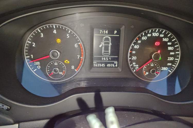 Used Volkswagen Sagitar 2012 1.4TSI Automatic Luxury Edition Odometer Close Up