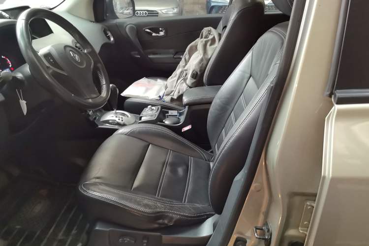 Used Renault Koleos 2012 2.5L Two-Wheel Drive Comfort Edition with Navigation