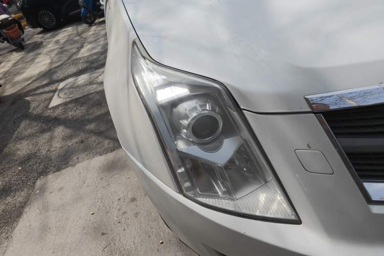 Used Cadillac SRX 2012 3.0L Elite Edition Right Front Headlight