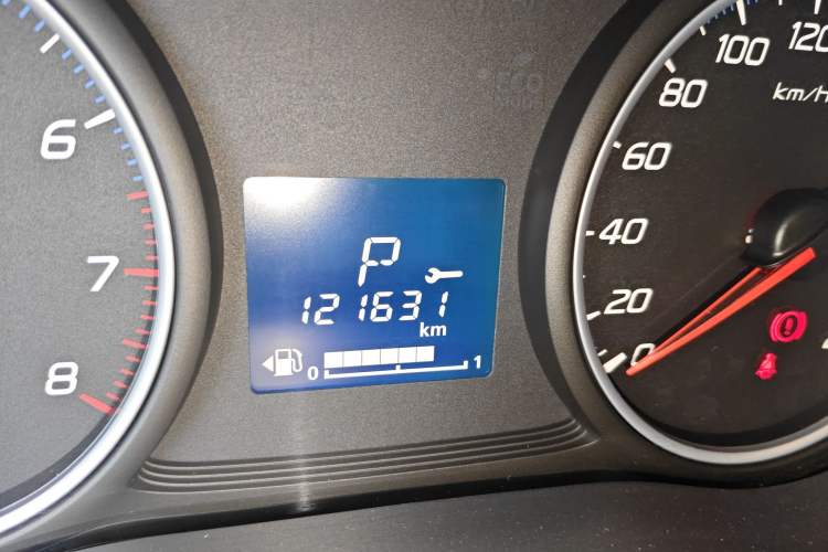 Used Mitsubishi Outlander 2017 2.0L Two-Wheel Drive Glory Edition 5 Seats Odometer Close Up