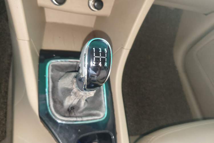 Used Baojun 730 2016 1.5L Manual Comfort Version 7 Seats China V Emission Standard Gear Lever