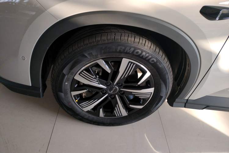 Used BYD Sealion 05 DM-i 2025 DM-i Smart Drive 75KM Luxury Model Left Front Wheel Hub