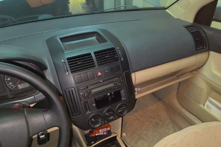 Used Volkswagen Polo 2009 Kica 1.4L Manual Fashion Edition
