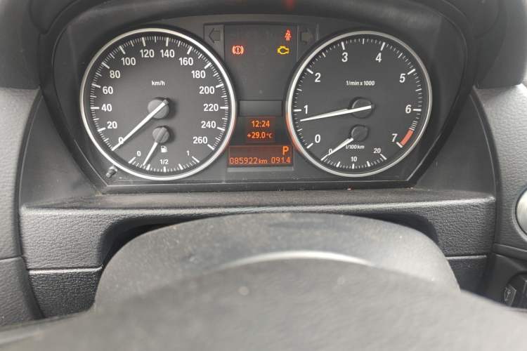 Used BMW X1 2010 sDrive18i Luxury Model Odometer Close Up