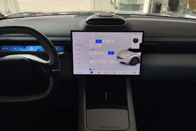 Used Lynk & Co Z10 2025 71 kWh 602 km Range Rear-Wheel Drive Pro