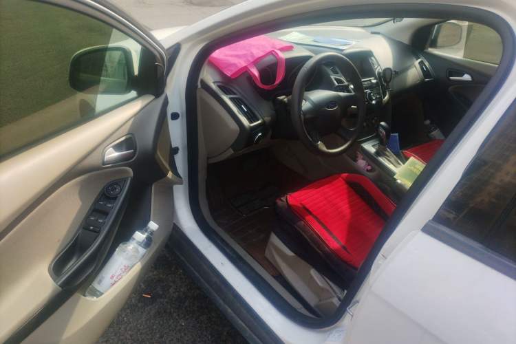 Used Ford Focus 2015 Sedan 1.6L Automatic Comfort Model
