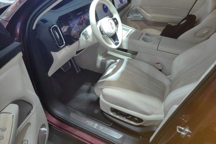 Used Hima AITO M8 2025 Extended-Range Ultra Version 53.4 kWh 5-Seater Edition
