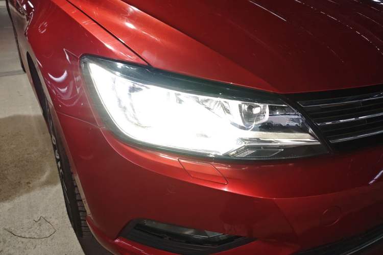 Used Volkswagen Lamando 2017 280TSI DSG Luxury Edition Right Front Headlight