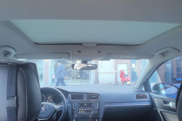 Used Volkswagen Golf 2017 230TSI Automatic Luxury Million-Vehicle Commemorative Edition