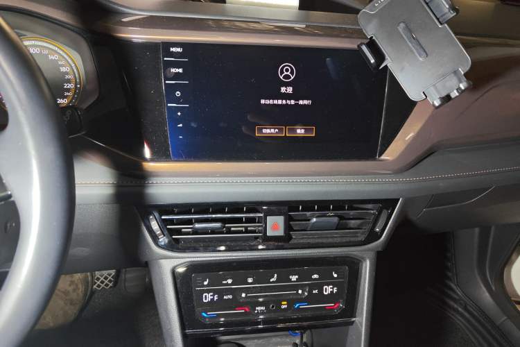 Used Volkswagen Tharu 2021 280TSI Two-Wheel-Drive Luxury Plus Edition Audio And AC Panel