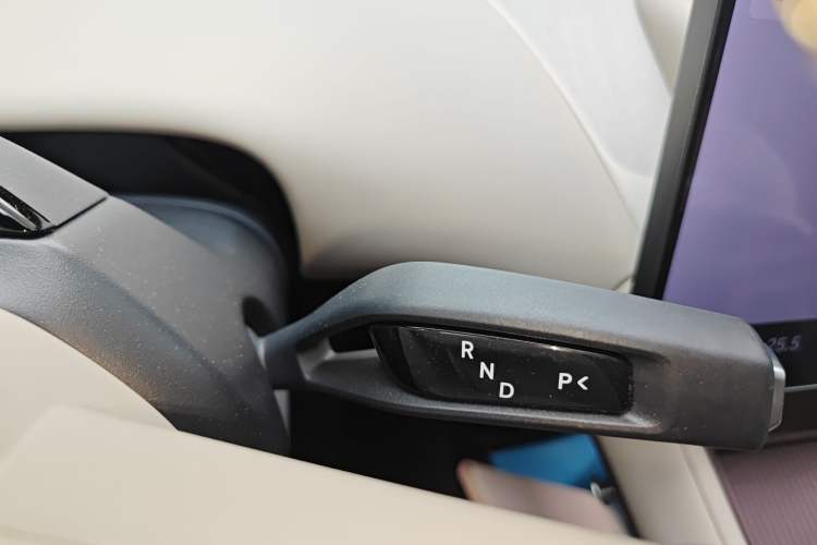 Used Xiaomi Auto YU7 2025 Ultra-Long Range Rear-Wheel Drive Version Gear Lever