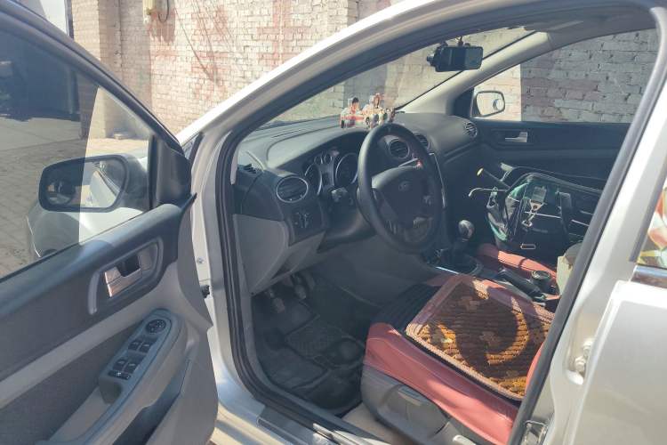 Used Ford Focus 2011 Hatchback 1.8L Manual Classic Model
