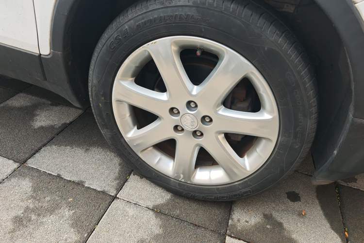 Used Buick Encore 2013 1.4T Automatic Two-Wheel Drive Elite Model Right Front Wheel Hub