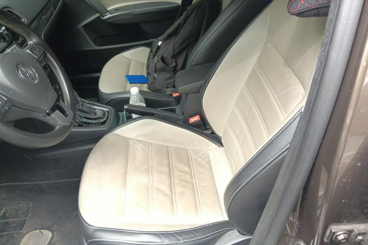 Used Volkswagen Cross Lavida 2014 1.6L Automatic
