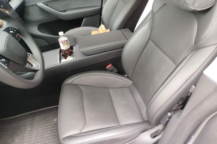 Used Tesla Model Y 2025 Long-Range All-Wheel-Drive Version