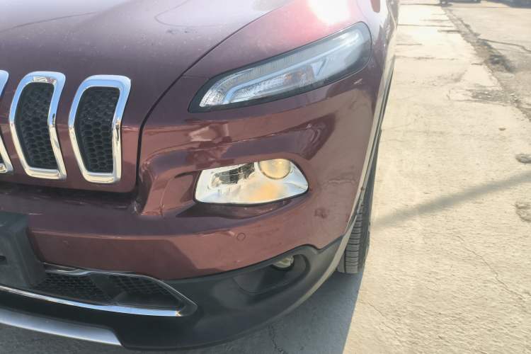 Used Jeep Cherokee 2016 2.4L Professional Smart Version
