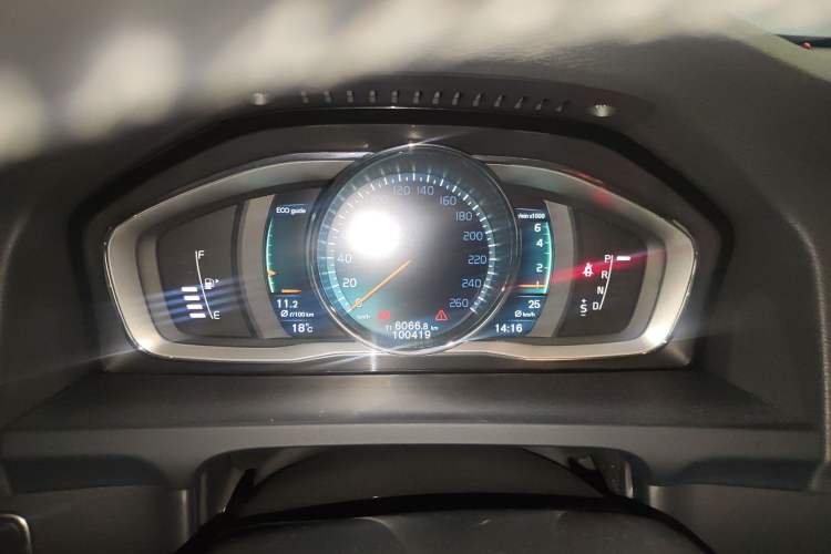 Used Volvo V60 2015 T5 Zhiya Edition
