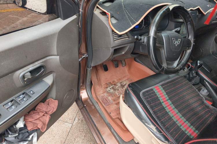 Used Wuling Hongguang 2014 1.5L S Standard Version