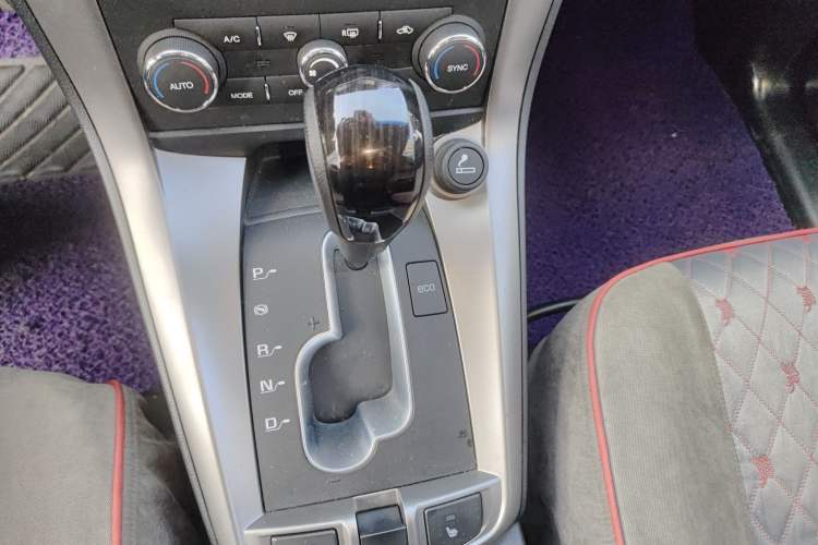 Used Chevrolet Captiva 2014 2.4L 4x4 Flagship Edition 7 Seats Gear Lever