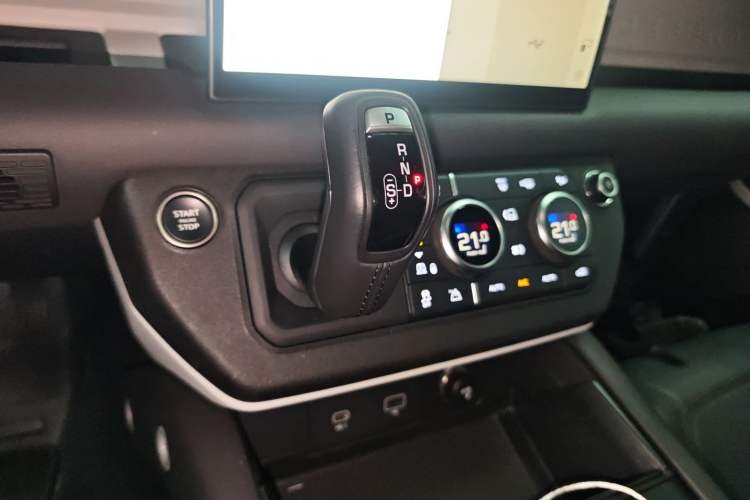 Used Land Rover Defender 2023 Facelift 90 3.0T P400 XS