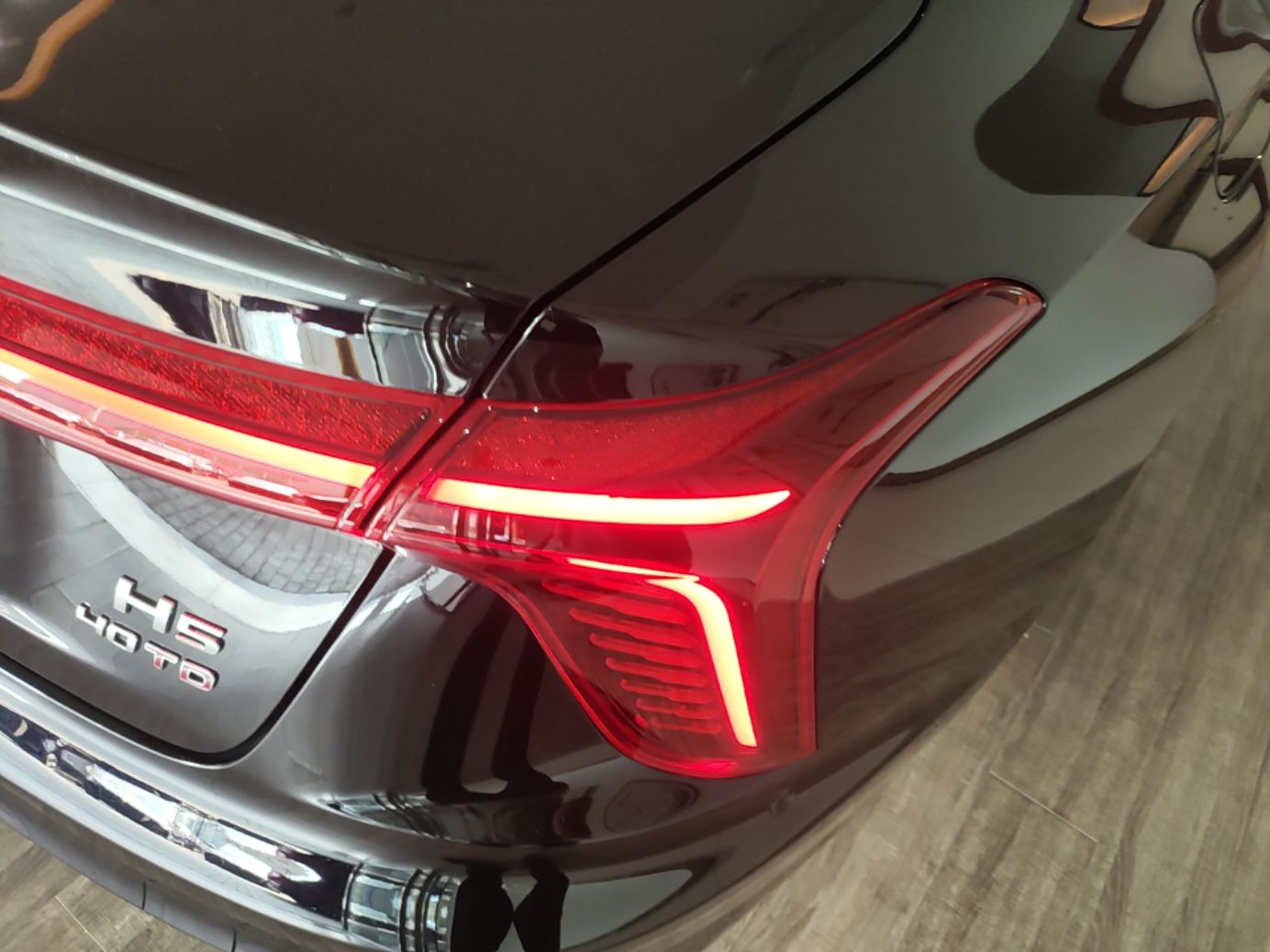 Hongqi H5 2026 Model 2.0T Automatic Qi Ling Pro Edition — снимка 9