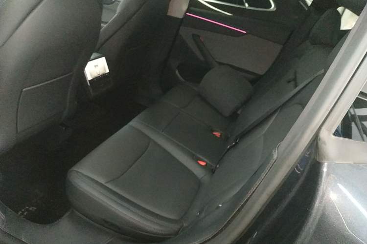 Used Tesla Model Y 2025 Rear-Wheel-Drive Version