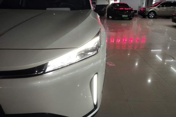 Used Roewe D5X DMH 2024 135 Tech Edition
