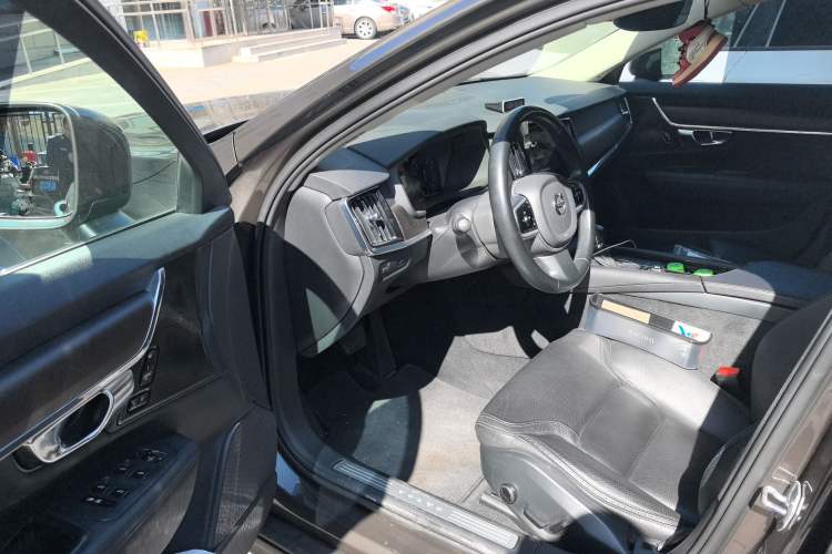 Used Volvo V90 2020 Facelifted Cross Country T5 AWD Zhiyuan Edition