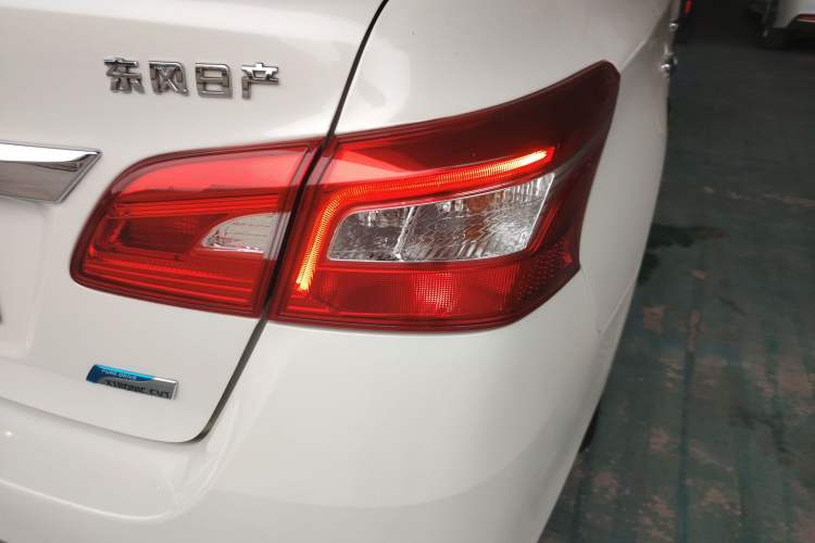 Used Nissan Sylphy 2019 1.6XV CVT Smart Connect Luxury Edition China V Standard Right Rear Taillight