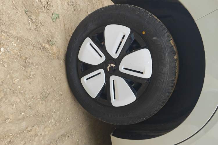 Used Wuling Hongguang MINIEV 2025 Four-Door Version Advanced Edition Exterior 5