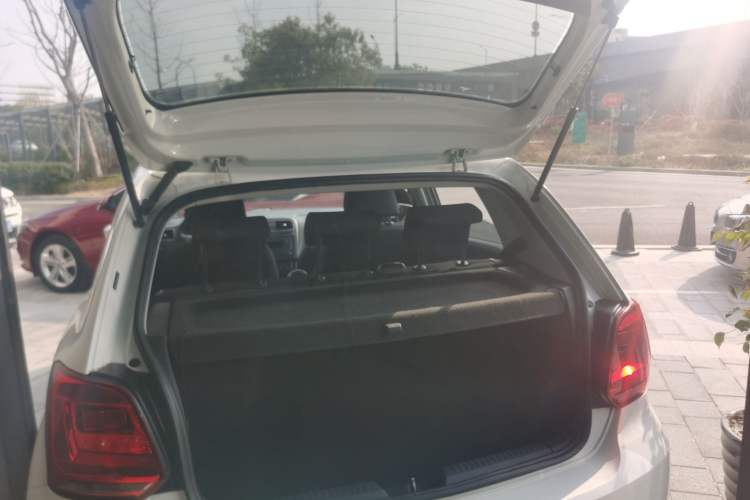 Used Volkswagen Polo 2014 1.6L Automatic Comfort Edition Trunk