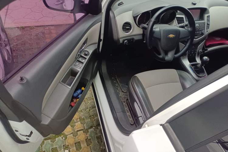 Used Chevrolet Cruze 2013 1.6L SL MT Driver Seat