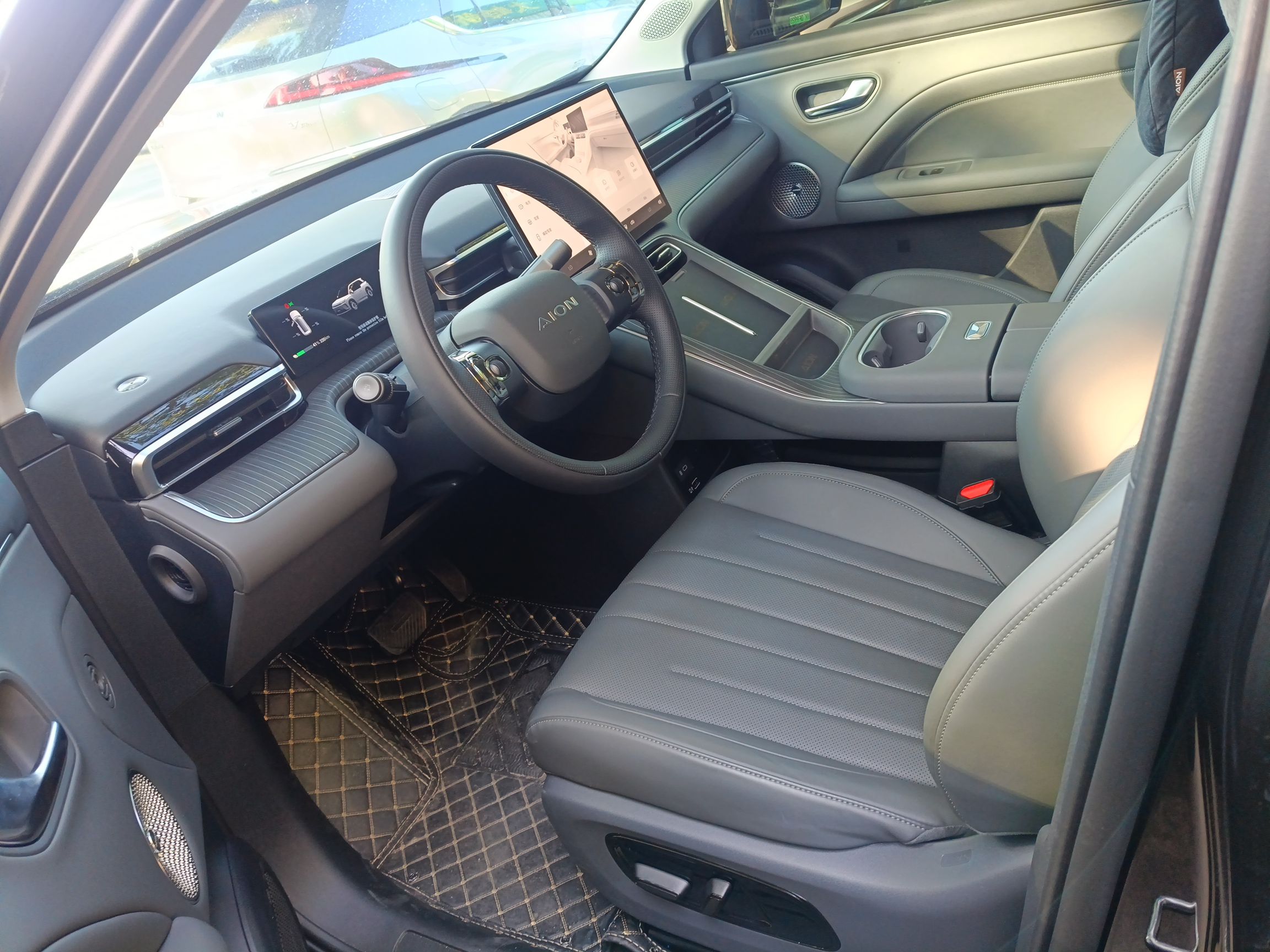 Переднее сиденье в автомобиле