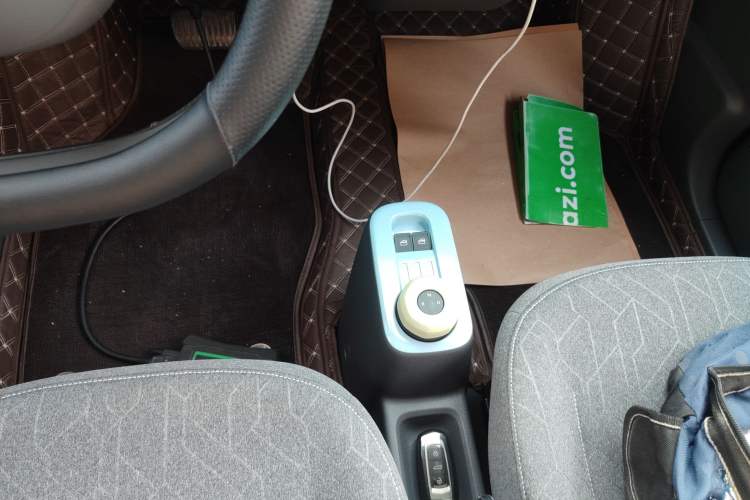 Used Geely Galaxy Panda 2024 Panda Mini 200km Endurance Bear Gear Lever