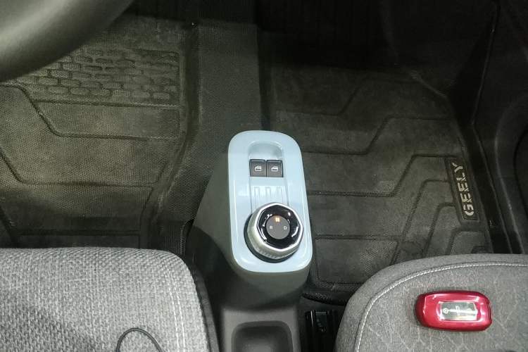 Used Geely Galaxy Panda 2023 Panda Mini 200km Endurance Bear
