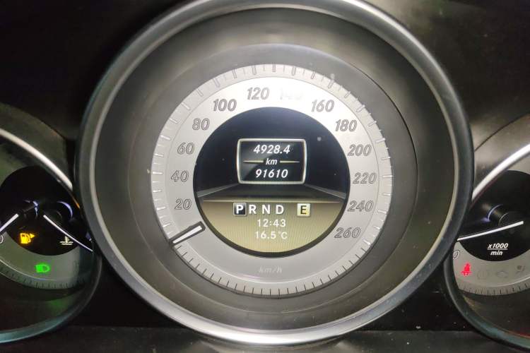 Used Mercedes-Benz C-Class 2011 C 200 CGI Fashion Model Odometer Close Up